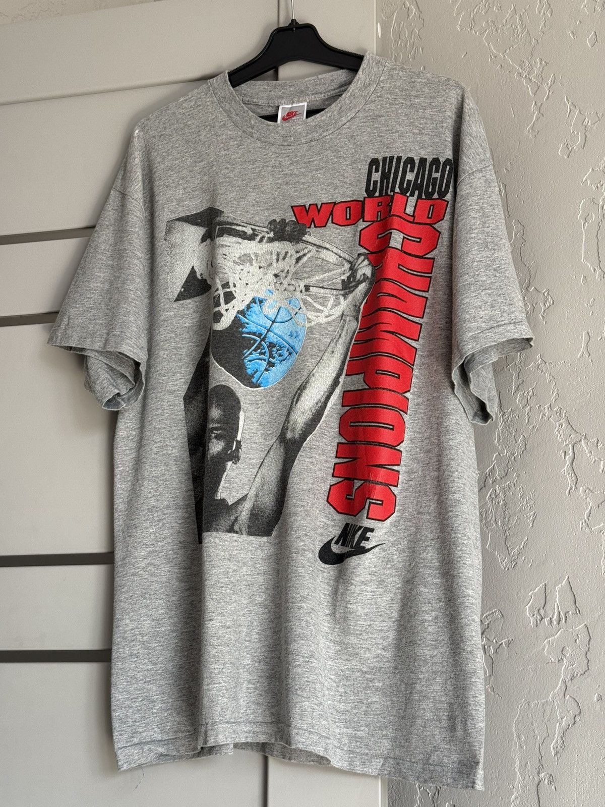 NBA × Nike × Vintage Vintage Nike Jordan Chicago Bulls World Champions T-Shirt Size US XL / EU 56 / 4 - 1 Thumbnail