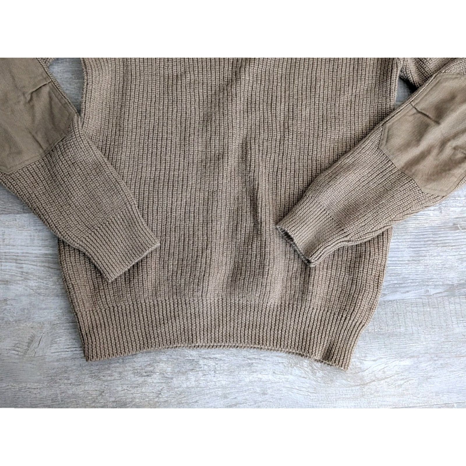 Vintage VINTAGE National Geographic Sweater Men Pullover Knit Wool Army Green Elbow Patch 1/4 Button Cowl Neck M Size US M / EU 48-50 / 2 - 5 Thumbnail