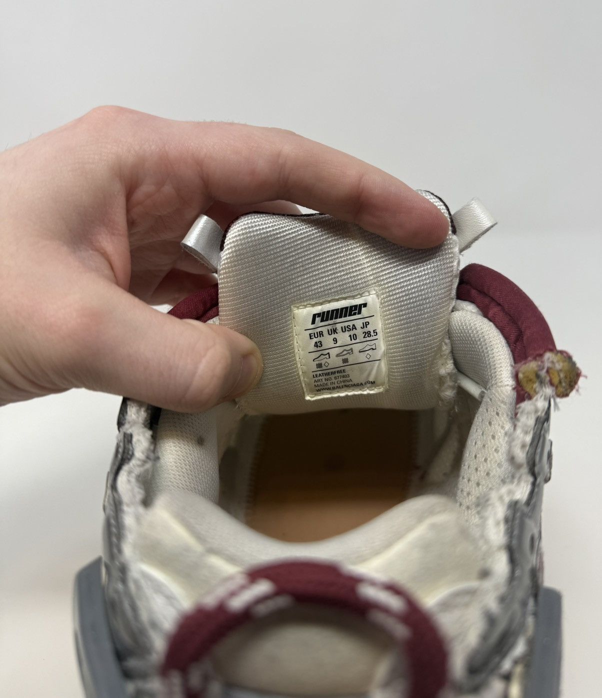 Balenciaga Balenciaga Runner Sneaker Burgandy Size US 10 / EU 43 - 7 Thumbnail