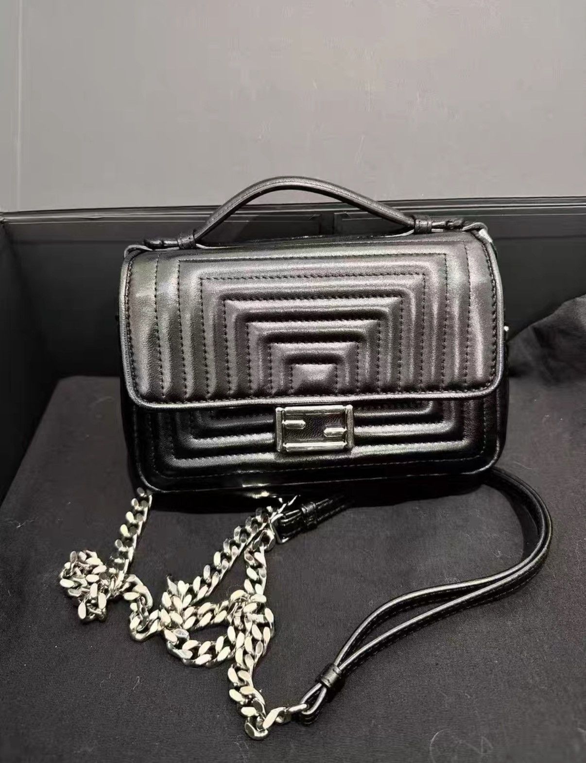 Fendi Fendi reversible Twin Baguette chain crossbody bag J38 Size ONE SIZE - 1 Thumbnail