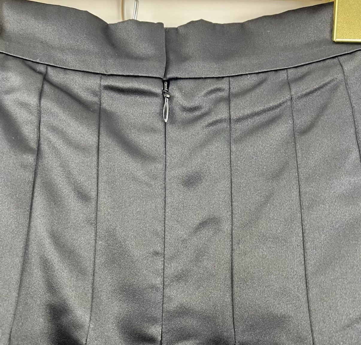 Chanel Chanel Black Satin Small Logo Pleated Skirt K12 Size 24" / US 00 / IT 34 - 5 Thumbnail