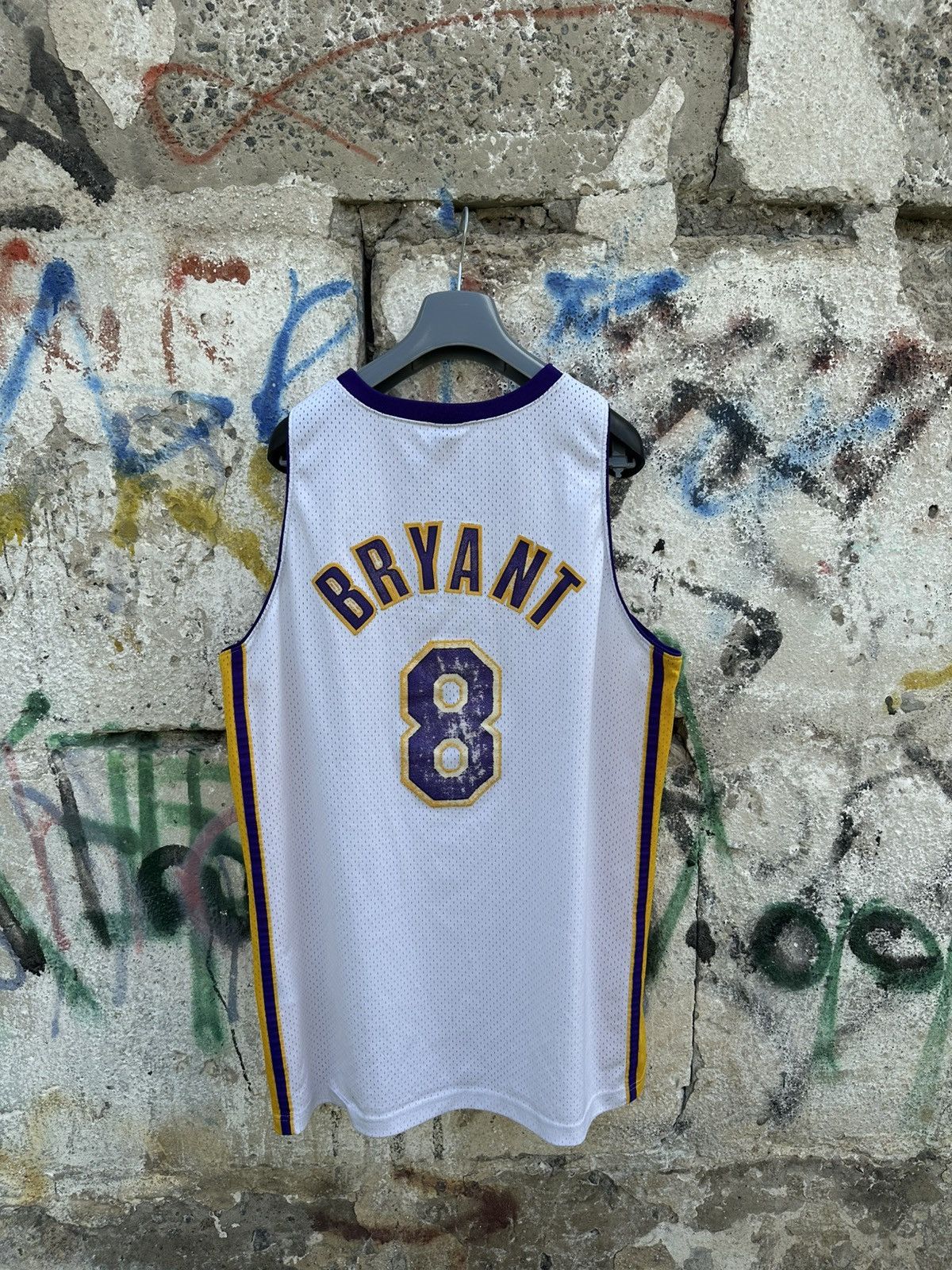 Nike × Vintage NIKE KOBE BRYANT #8 LOS ANGELES LAKERS NBA JERSEY Size XXL Size US XXL / EU 58 / 5 - 2 Thumbnail