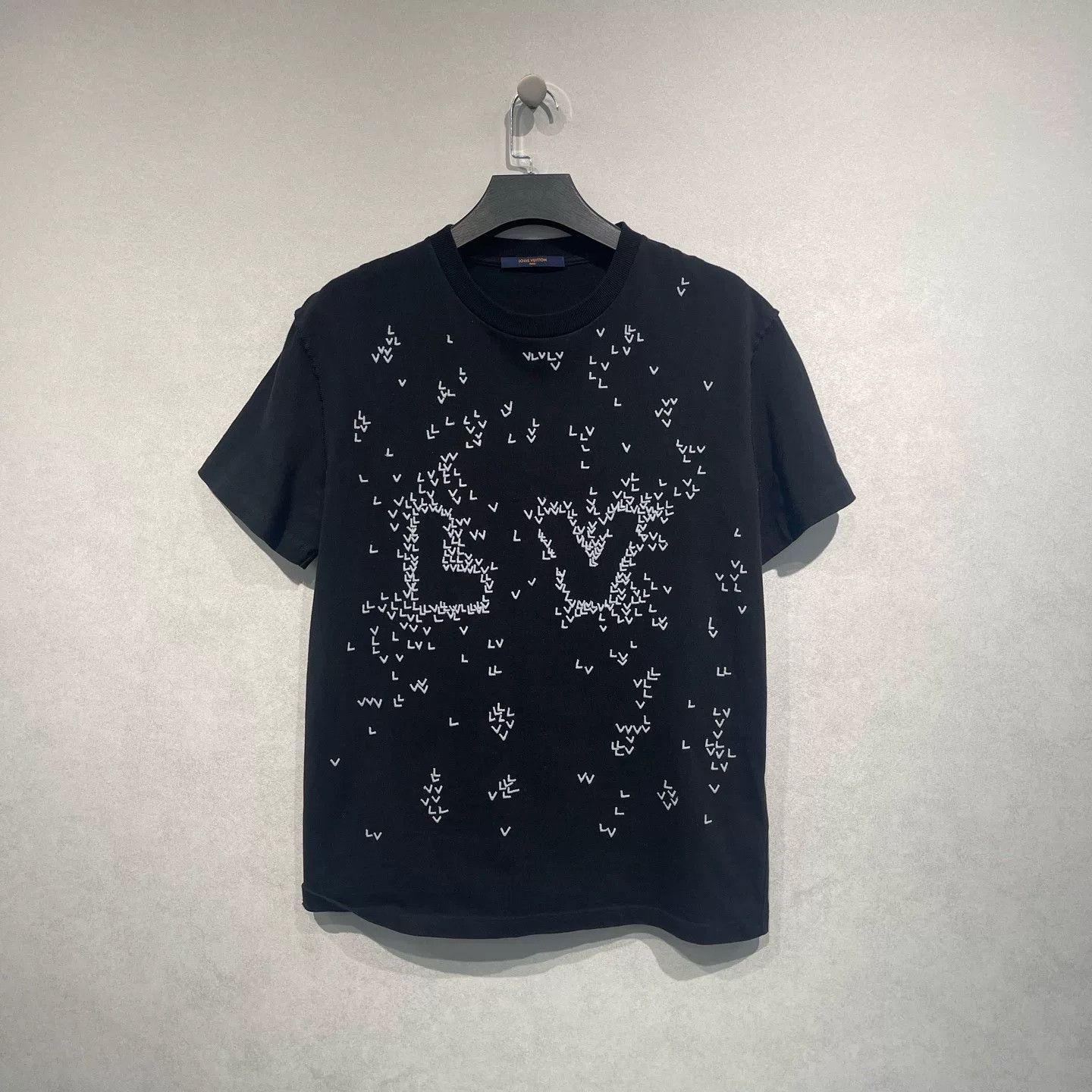 Louis Vuitton LV Black Embroidered Short Sleeve Tee Size US M / EU 48-50 / 2 - 1 Thumbnail