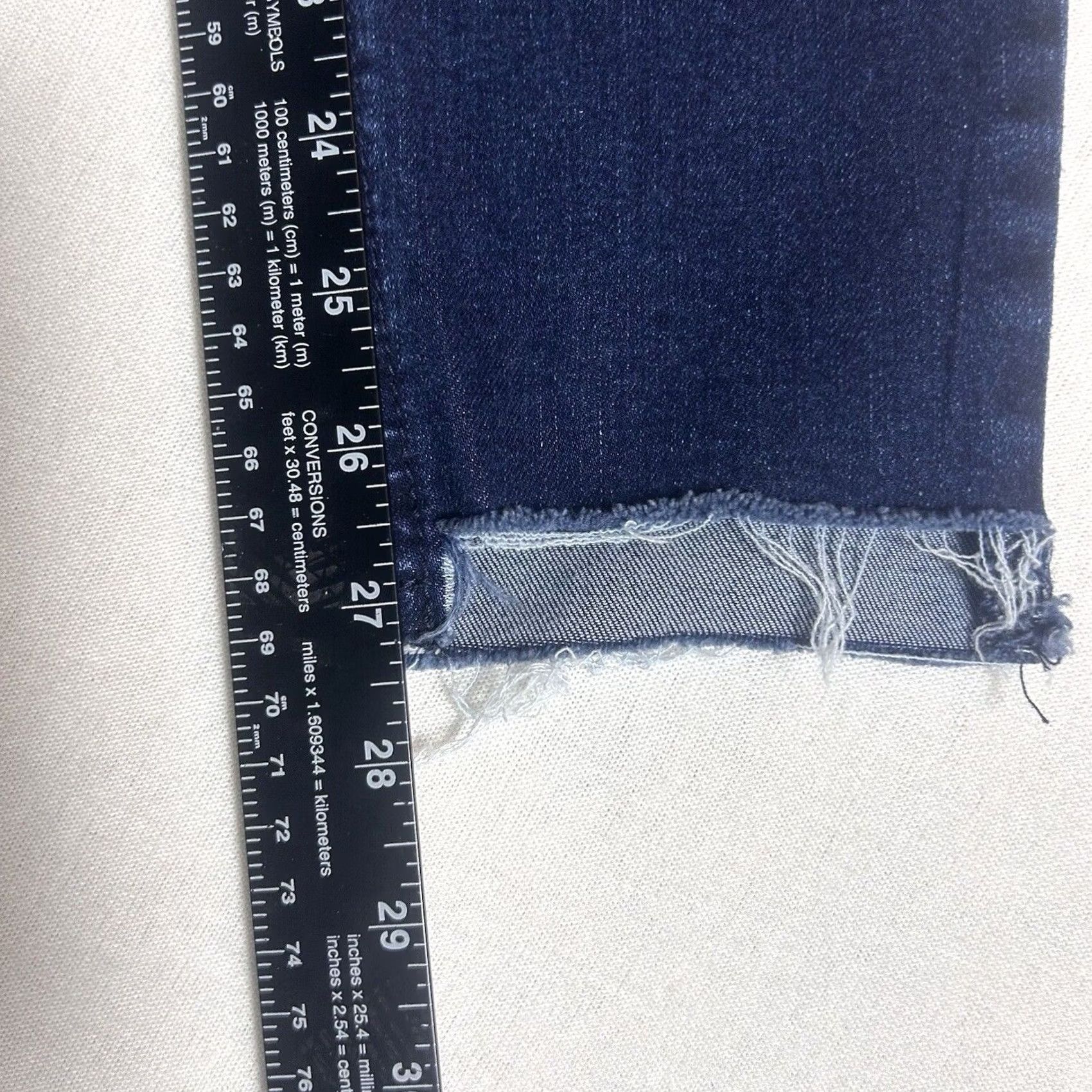 Old Navy Old Navy Jeans Skinny 4 Dark Wash Mid Rise Denim Regular Inseam 27.5in Button Zip Women Size 27" / US 4 / IT 40 - 7 Thumbnail