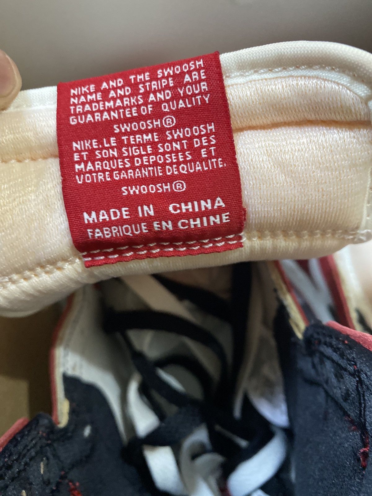 Jordan Brand × Nike Jordan 1 Retro High OG Chicago Lost and Found (GS) Size US 6 / EU 39 - 9 Thumbnail