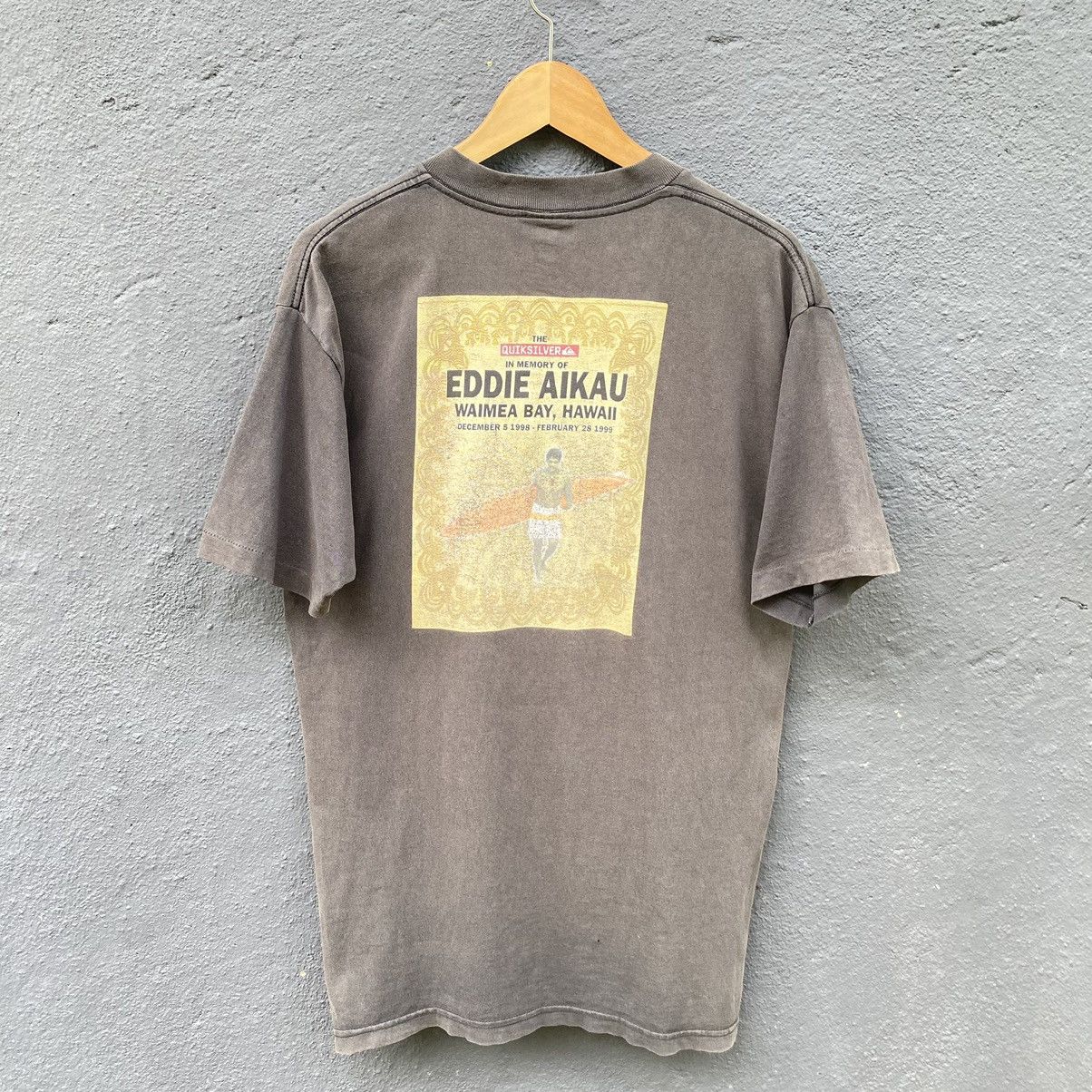 💥SICK💥 THRASHED Vintage 90s Eddie Aikau Quiksilver ERD TEE