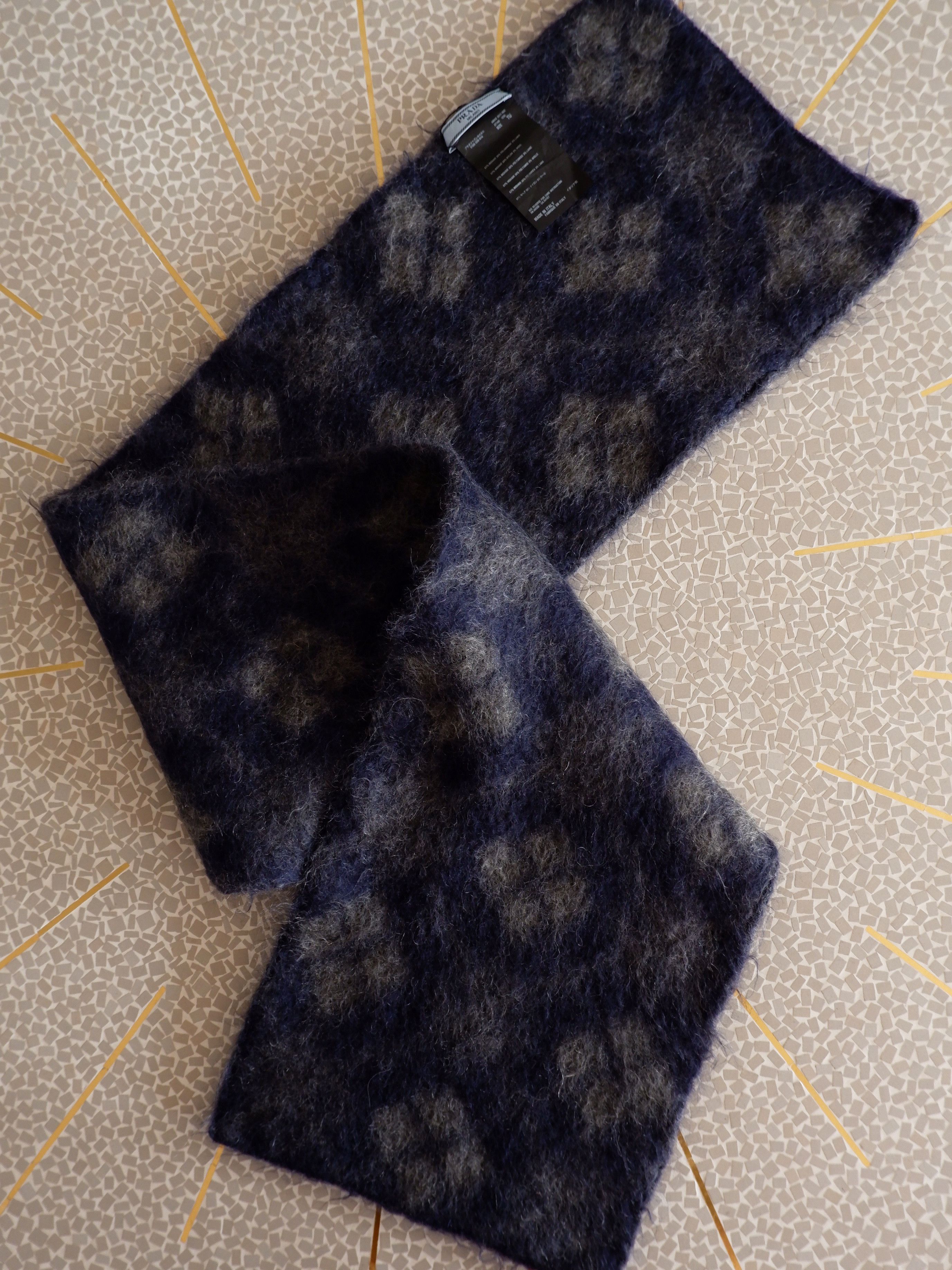 Prada Last drop! Prada argyle pattern furry mohair scarf FW11 Size ONE SIZE - 1 Thumbnail