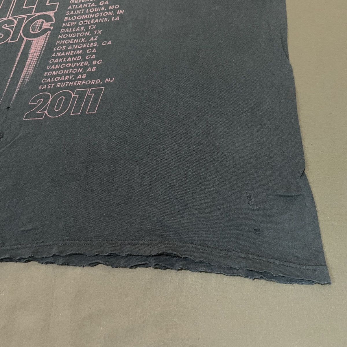 Rap Tees × Vintage Vintage Y2K 2011 Lil Wayne Promo Tour Tee 2XL Faded Thrashed Size US XXL / EU 58 / 5 - 15 Thumbnail