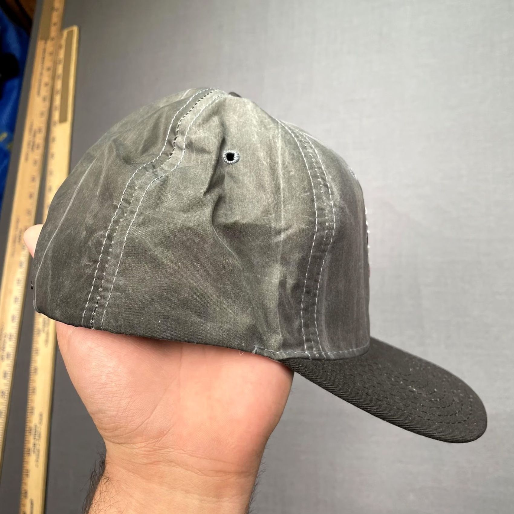 Starter VINTAGE Chicago Bulls Hat Cap Snap Back Starter One Size Gray Made In USA 90s Mens Baseball Cap Printed Team Logo Embroidered Front Size ONE SIZE - 5 Thumbnail