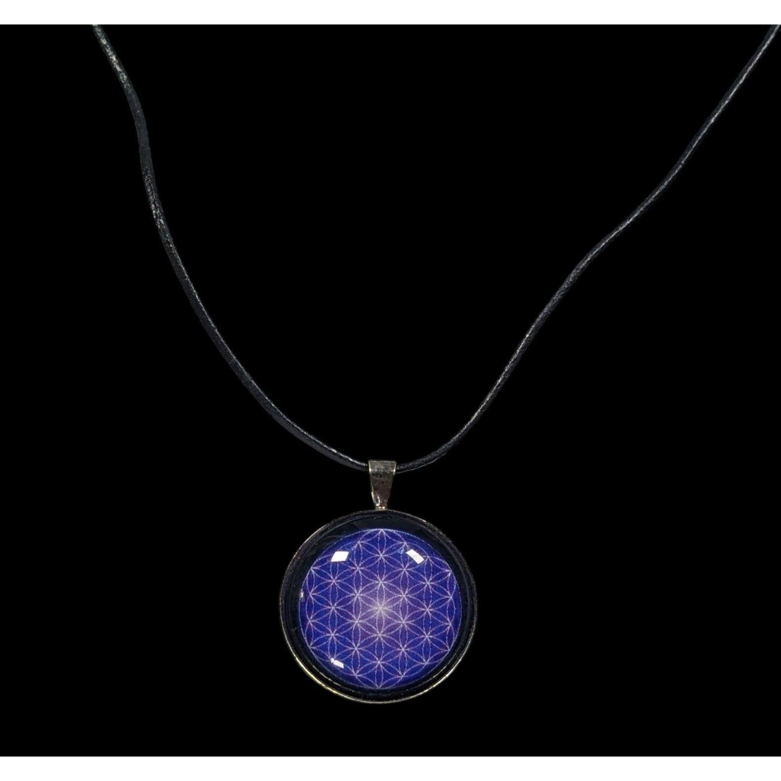 Other Blue And White Geometric Cabochon Pendant Necklace Size ONE SIZE - 2 Thumbnail