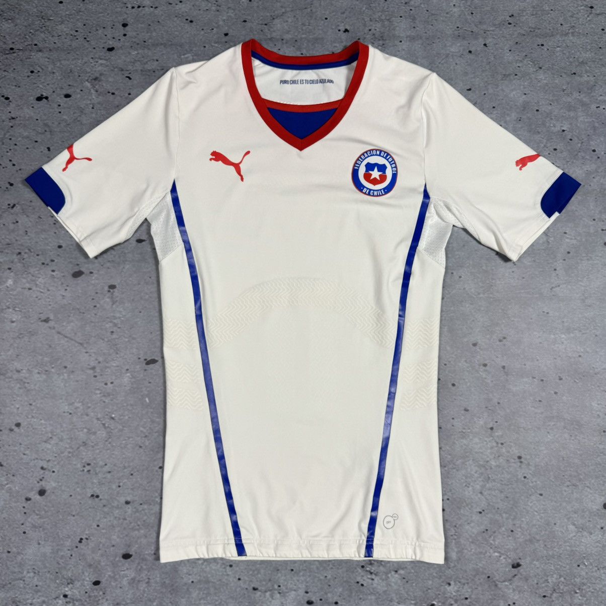 Puma Chile 2014 Puma Player Issue Football Jersey Size US M / EU 48-50 / 2 - 1 Thumbnail