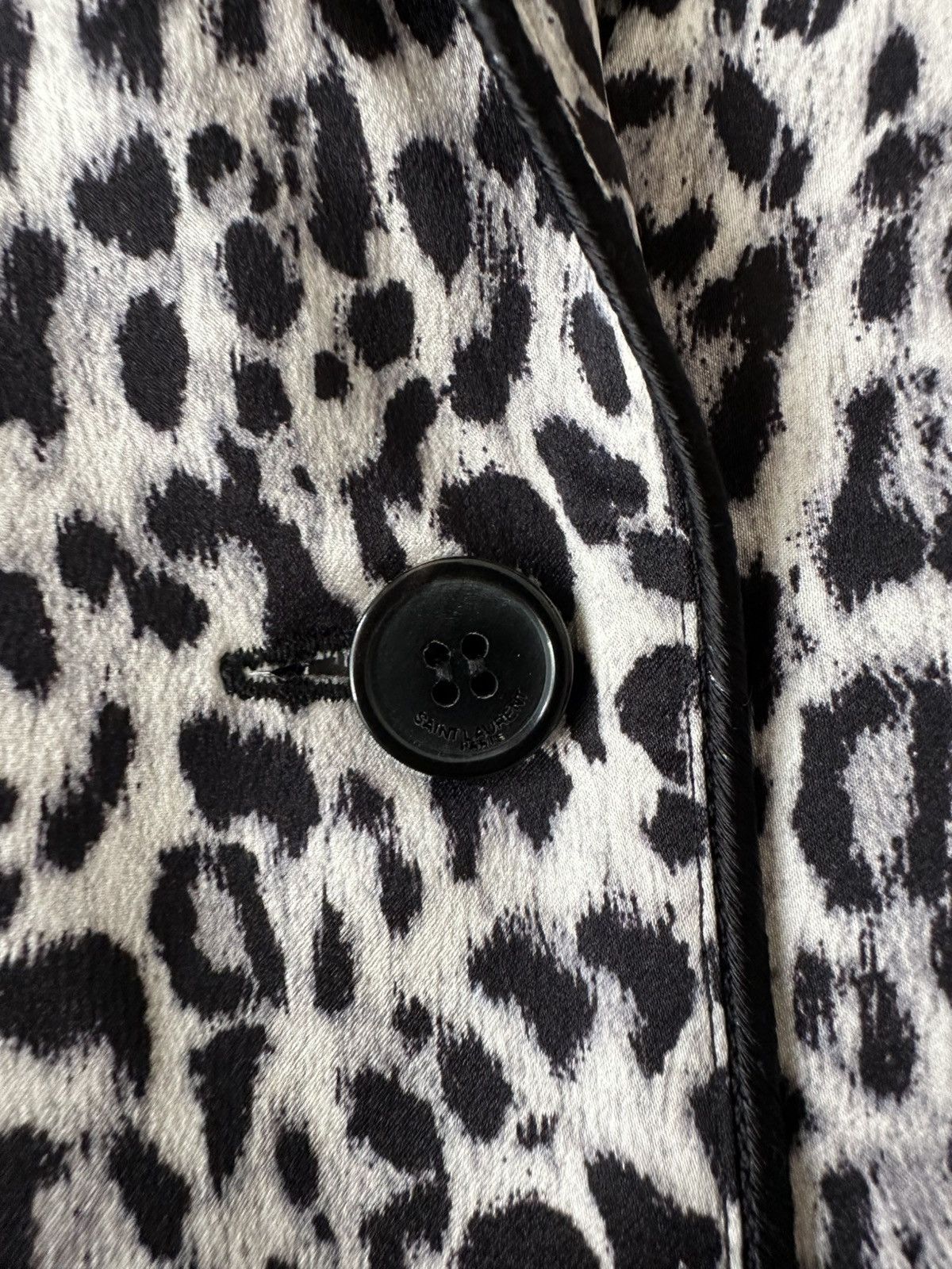 Saint Laurent Paris Saint Laurent Paris Leopard Print Silk Blazer Size XS / US 0-2 / IT 36-38 - 7 Thumbnail