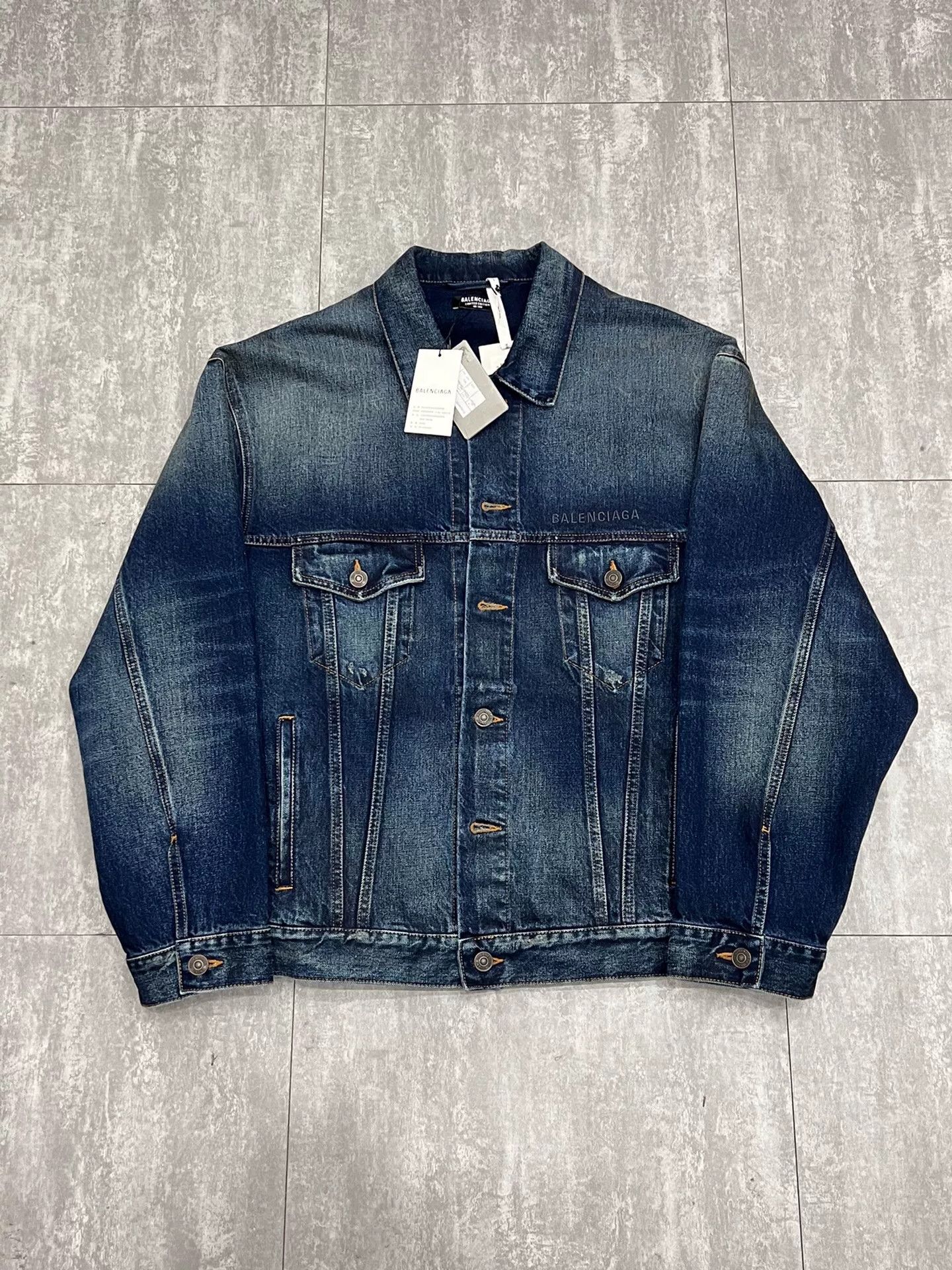 Balenciaga Balenciaga Limited Denim Jacket M Women Size M / US 6-8 / IT 42-44 - 1 Thumbnail