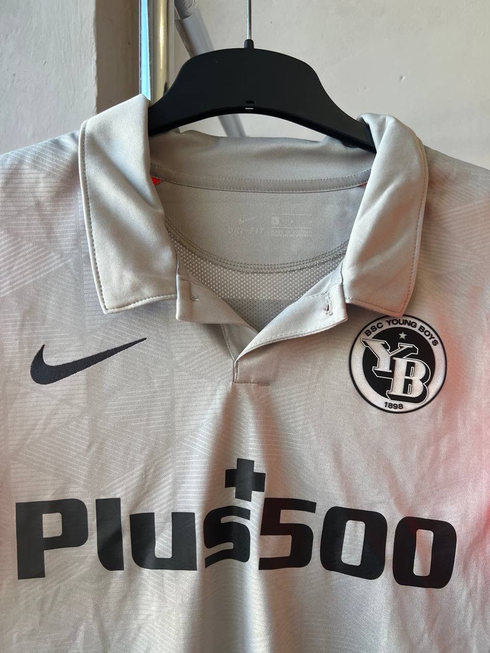 Nike 2020/21 YOUNG BOYS TROPHY SOCCER JERSEY FOOTBALL SHIRT NIKE Size US L / EU 52-54 / 3 - 3 Thumbnail
