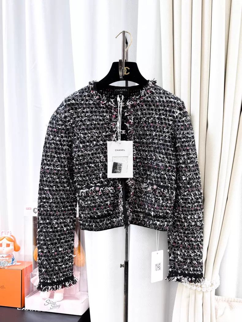 Chanel Chanel 24B black mixed color long-sleeved short knitted ca Size XXS / US 00 / IT 34 - 1 Thumbnail