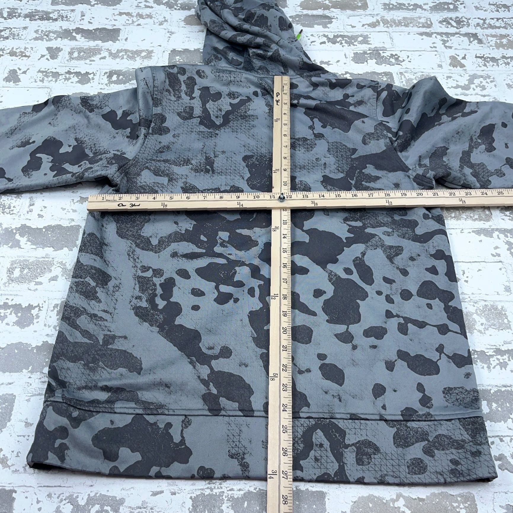 Under Armour Under Armour Hoodie Men Medium Camo Gray Green Sweatshirt Geometric Logo Pullover All Seasons Hooded Pocket Lightweight Regular Machine Washable Size US M / EU 48-50 / 2 - 6 Thumbnail