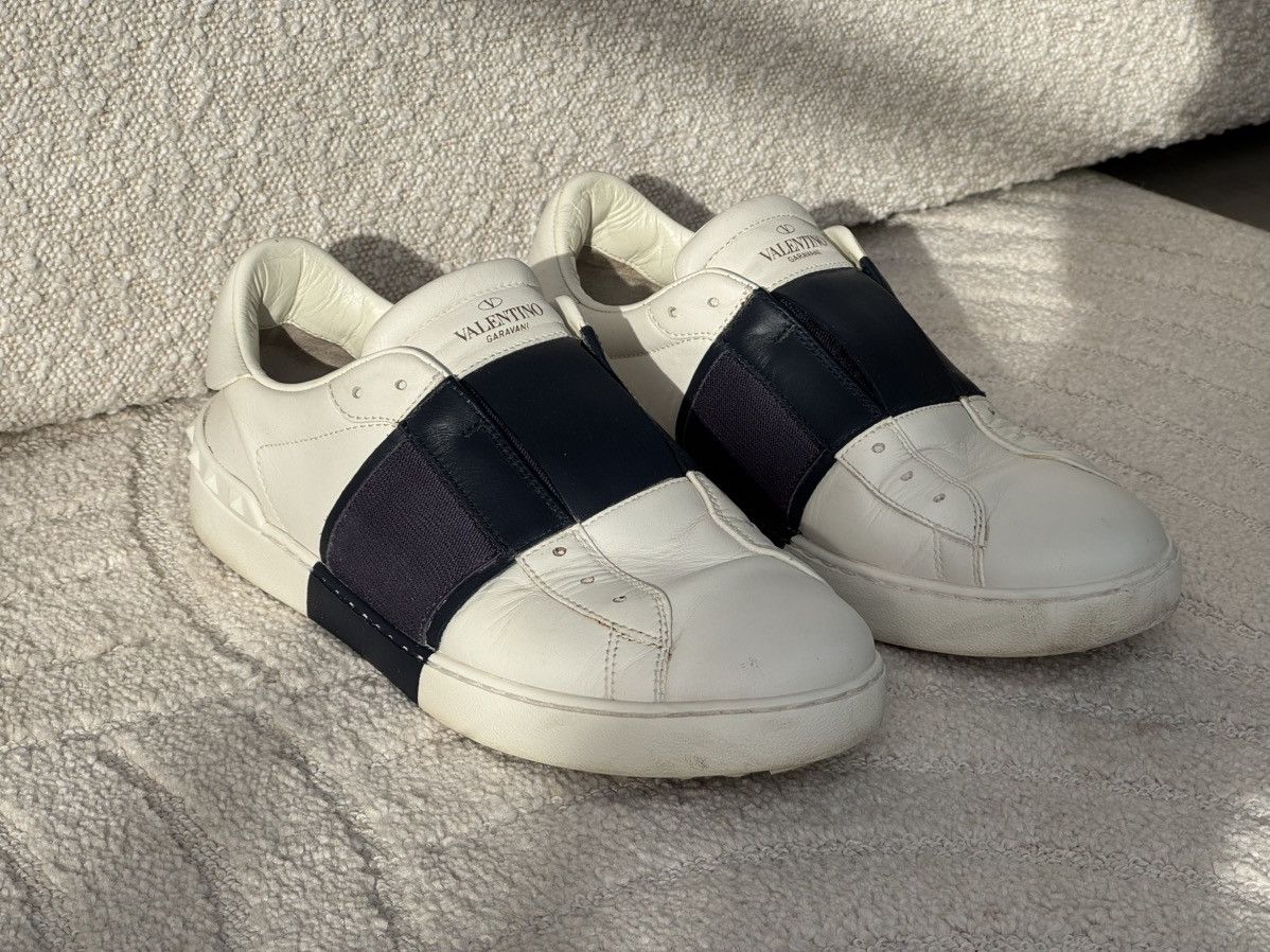 Valentino Valentino Garavani Open Low-Top Sneakers White/Navy(TP938Y2) Size US 7 / EU 40 - 1 Thumbnail