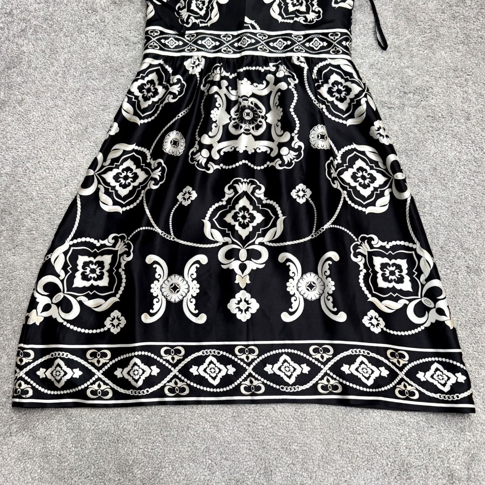 White House Black Market White House Black Market Silk Satin Paisley Damask A-Line Dress 4 Black White Damask Paisley Satin Silk Sleeveless Midi V-Neck Zip Dress Womens 4 XS? Size S / US 4 / IT 40 - 3 Thumbnail