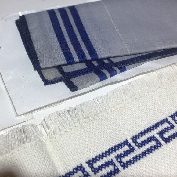 Vintage Vintage lot of 4 handkerchiefs and runner Size ONE SIZE - 6 Thumbnail