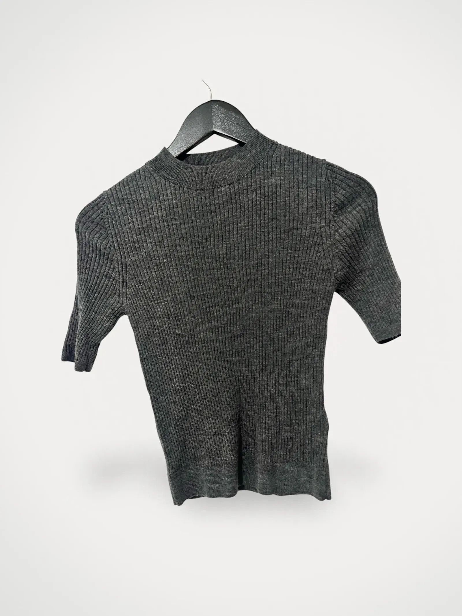 Uniqlo Uniqlo Sweater Size M / US 6-8 / IT 42-44 - 1 Thumbnail