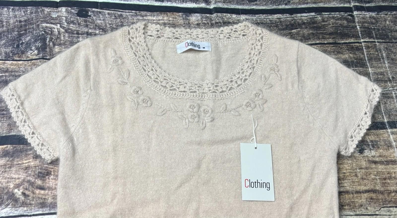 The Unbranded Brand VTG Wool Angora Top Women's Small Embroidered Short Sleeve Size S / US 4 / IT 40 - 4 Thumbnail