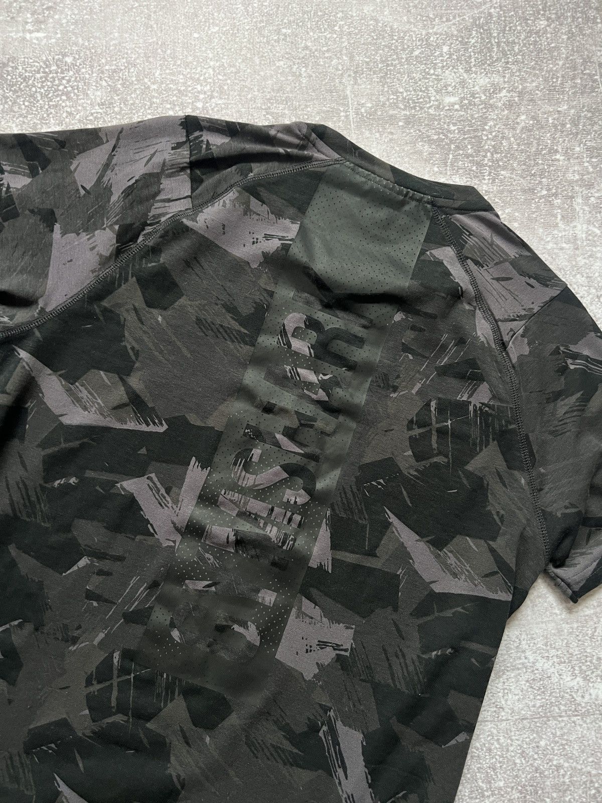 Gymshark Gymshark Onyx V5 5.0 compression T-Shirt (S) Size US S / EU 44-46 / 1 - 5 Thumbnail