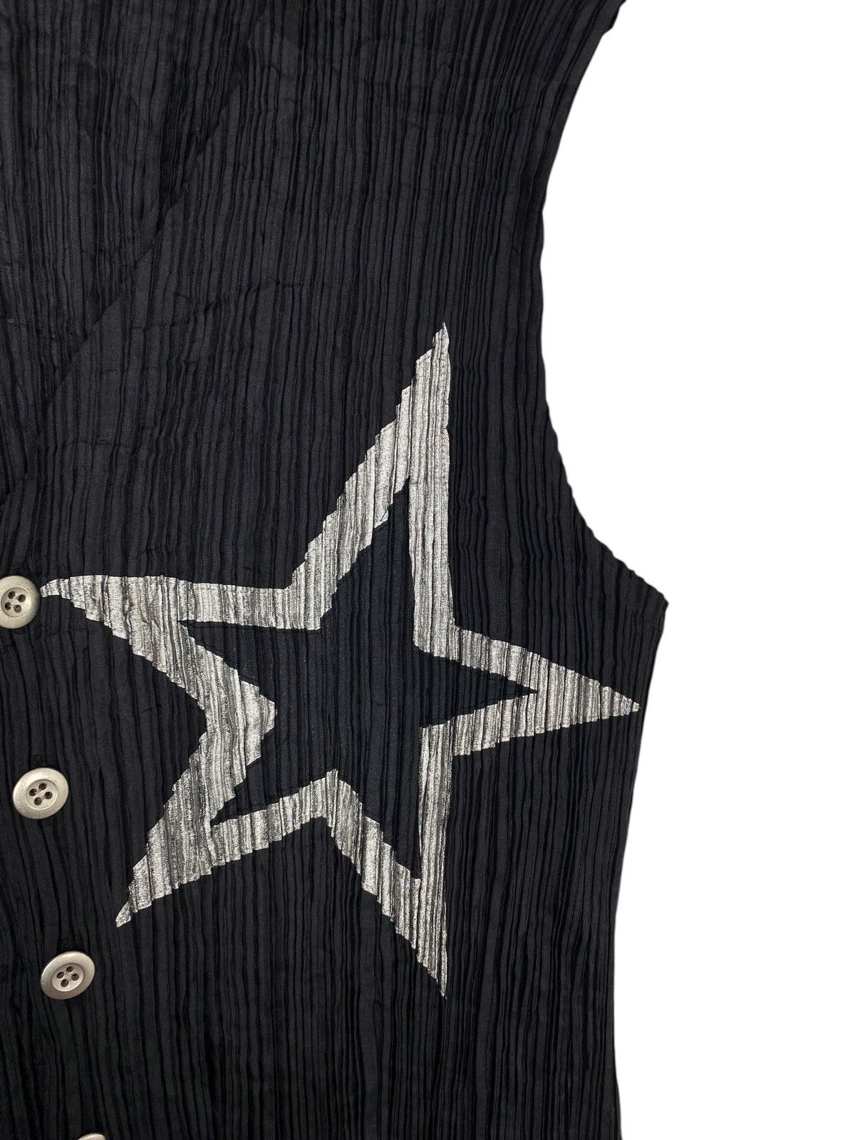 Issey Miyake Rare‼️Vintage Summer 2005 Issey Miyake Star Logo Pleated Vest Size US S / EU 44-46 / 1 - 5 Thumbnail