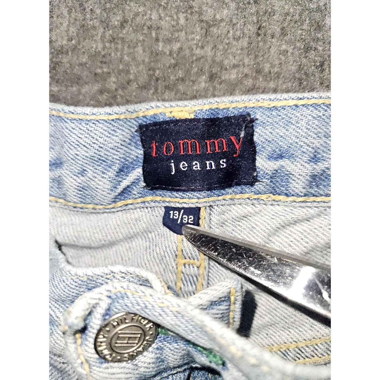 Tommy Hilfiger VINTAGE Tommy Jeans 13 Capri Cropped High Rise Distressed 90's Grunge Blue Womens Size 34" / US 12 / IT 48 - 2 Thumbnail