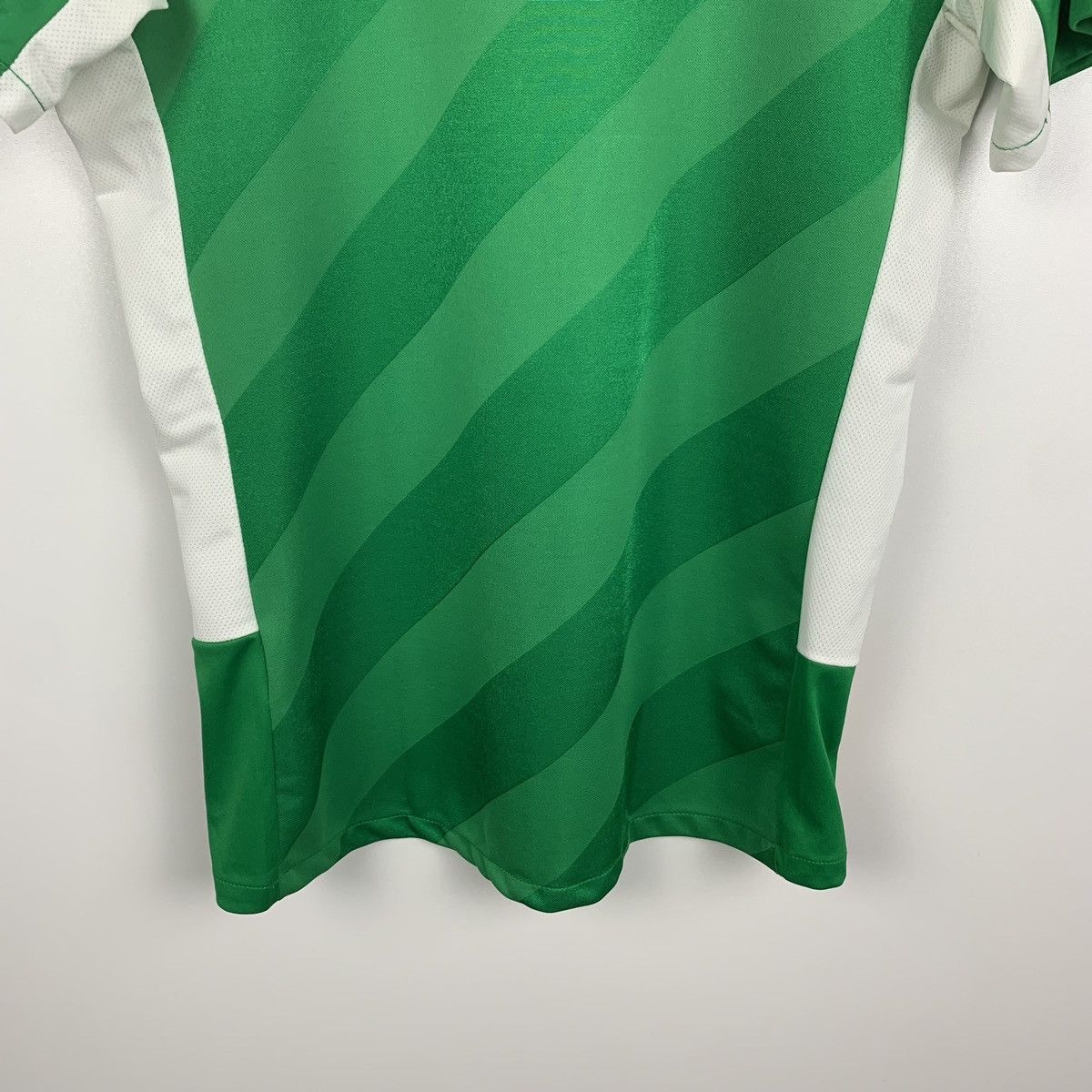 Umbro Umbro Ireland Soccer Football Jersey Size S Green Top Size US S / EU 44-46 / 1 - 11 Thumbnail