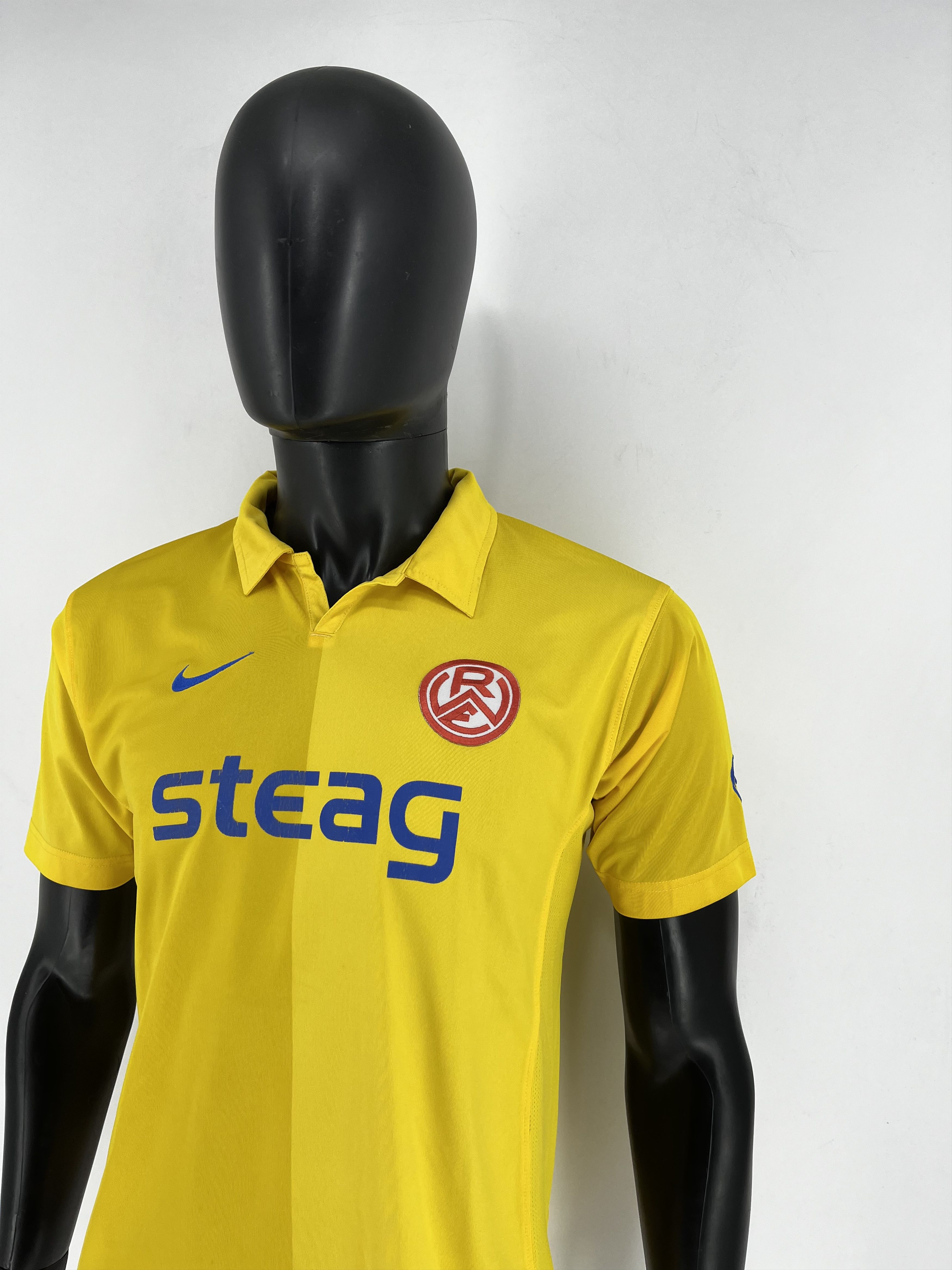Nike Vintage Nike Rot Weiss Essen RWE Yellow Rare Jersey Shirt Size US XS / EU 42 / 0 - 4 Thumbnail