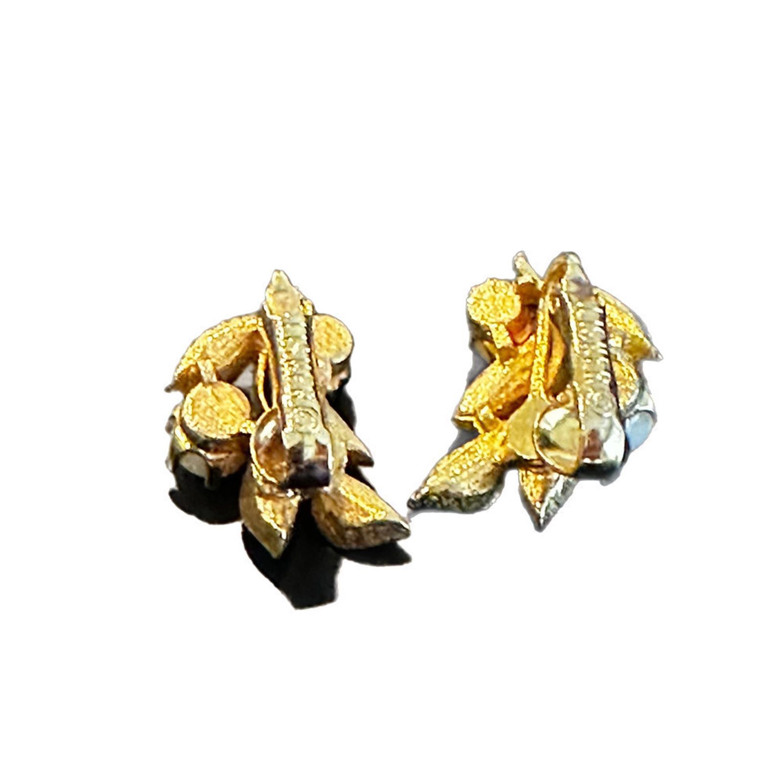Designer VINTAGE Lisner Leaf and Pearl Earrings Size ONE SIZE - 2 Thumbnail