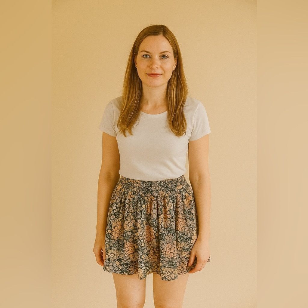 American Eagle Outfitters American Eagle Outfitters Black and Cream Floral Mini Skirt Size 28" / US 6 / IT 42 - 1 Thumbnail