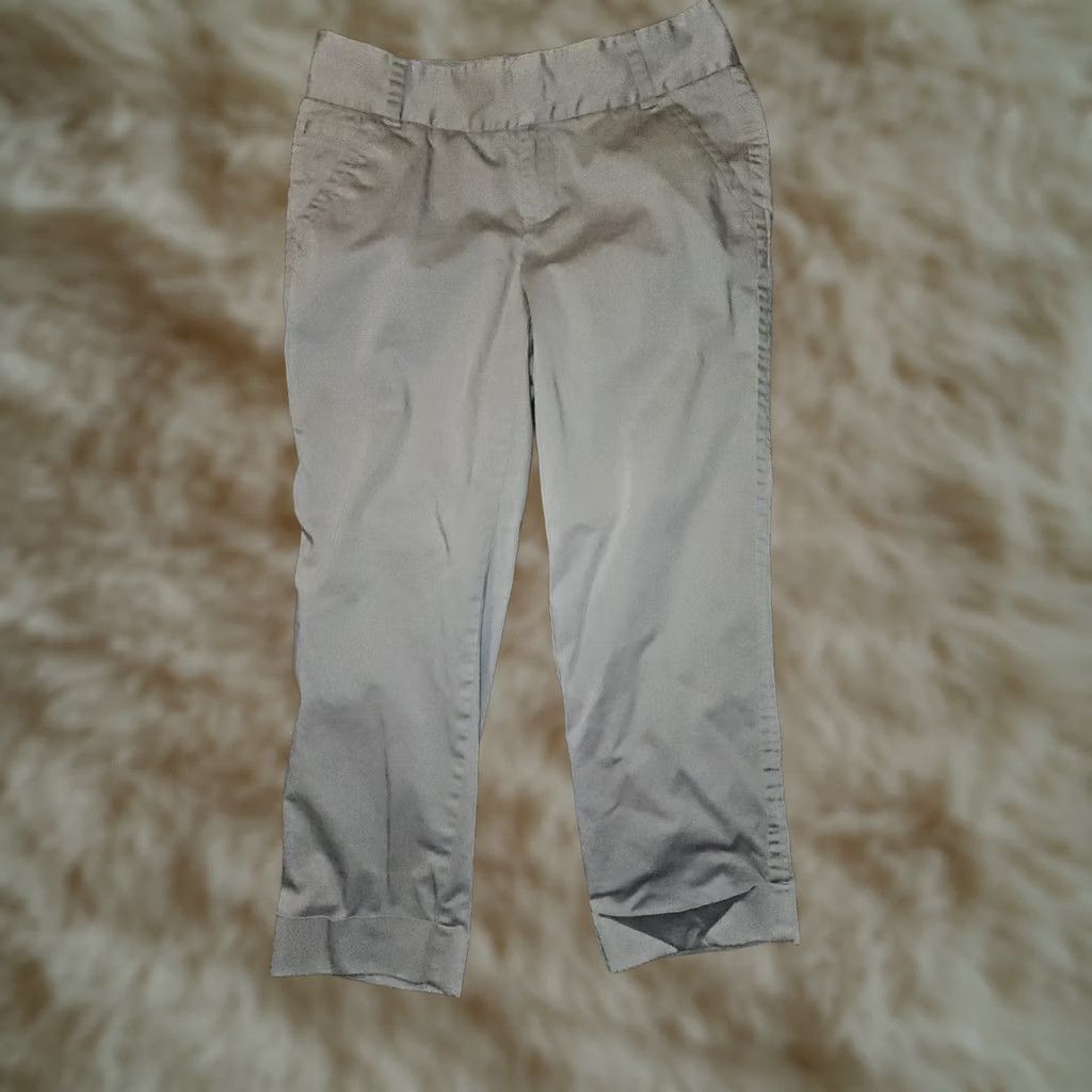 Eddie Bauer Eddie Bauer Chino Capri Pants Women's 6 Gray Low Rise Cuffed Casual Pants Womens Size 28" / US 6 / IT 42 - 1 Thumbnail