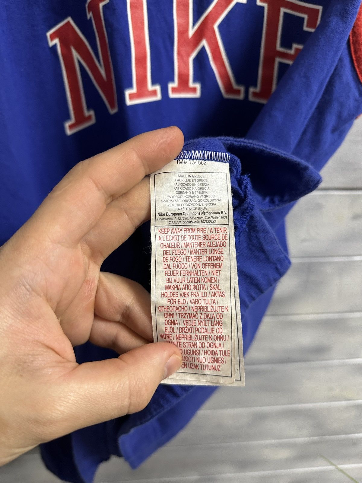Nike Rare Vintage Tee Nike Big Logo Small swoosh Y2K style. Size US XL / EU 56 / 4 - 9 Thumbnail