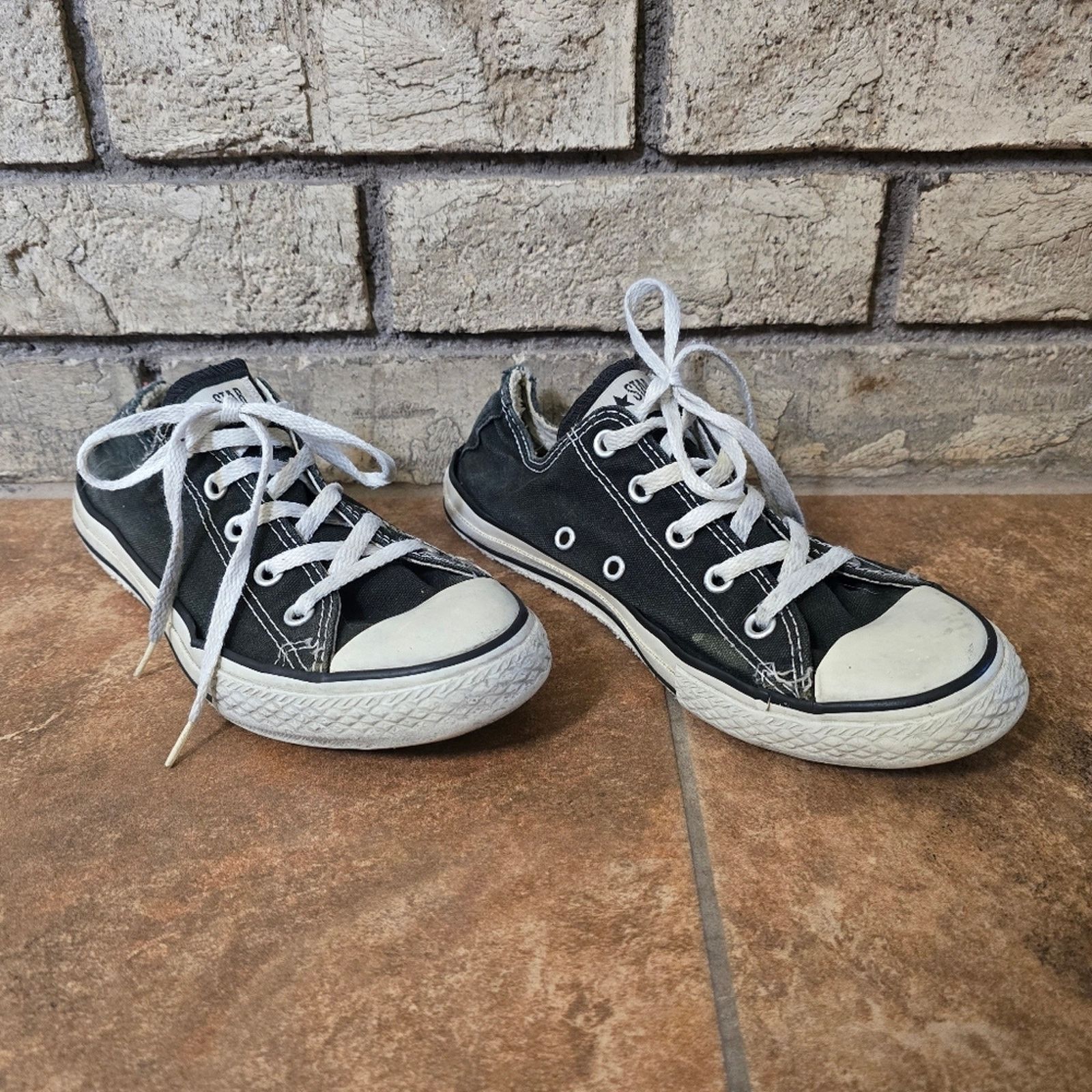 Converse Black | CONVERSE | Low Top Sneaks Size US 5 / EU 37 - 2 Thumbnail