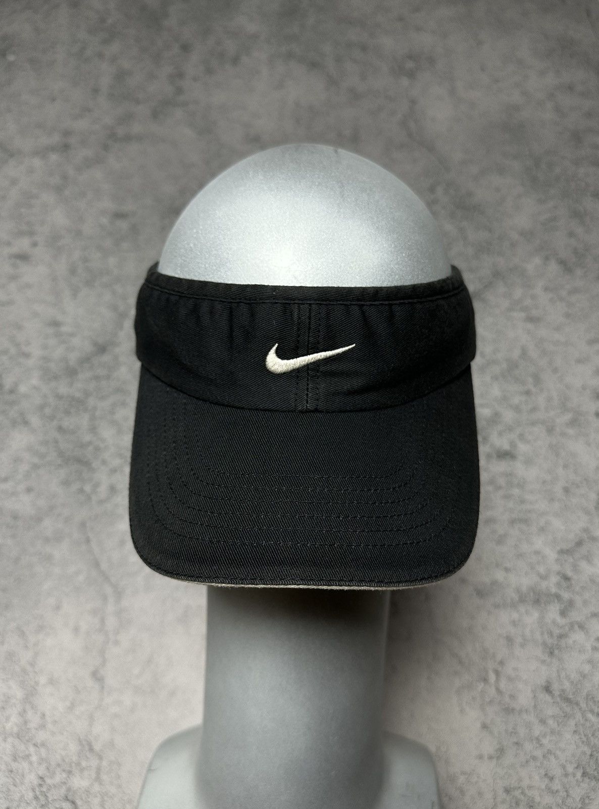 Vintage Vintage Nike Visor Golf Tennis Cap Hat Swoosh Size ONE SIZE - 1 Thumbnail