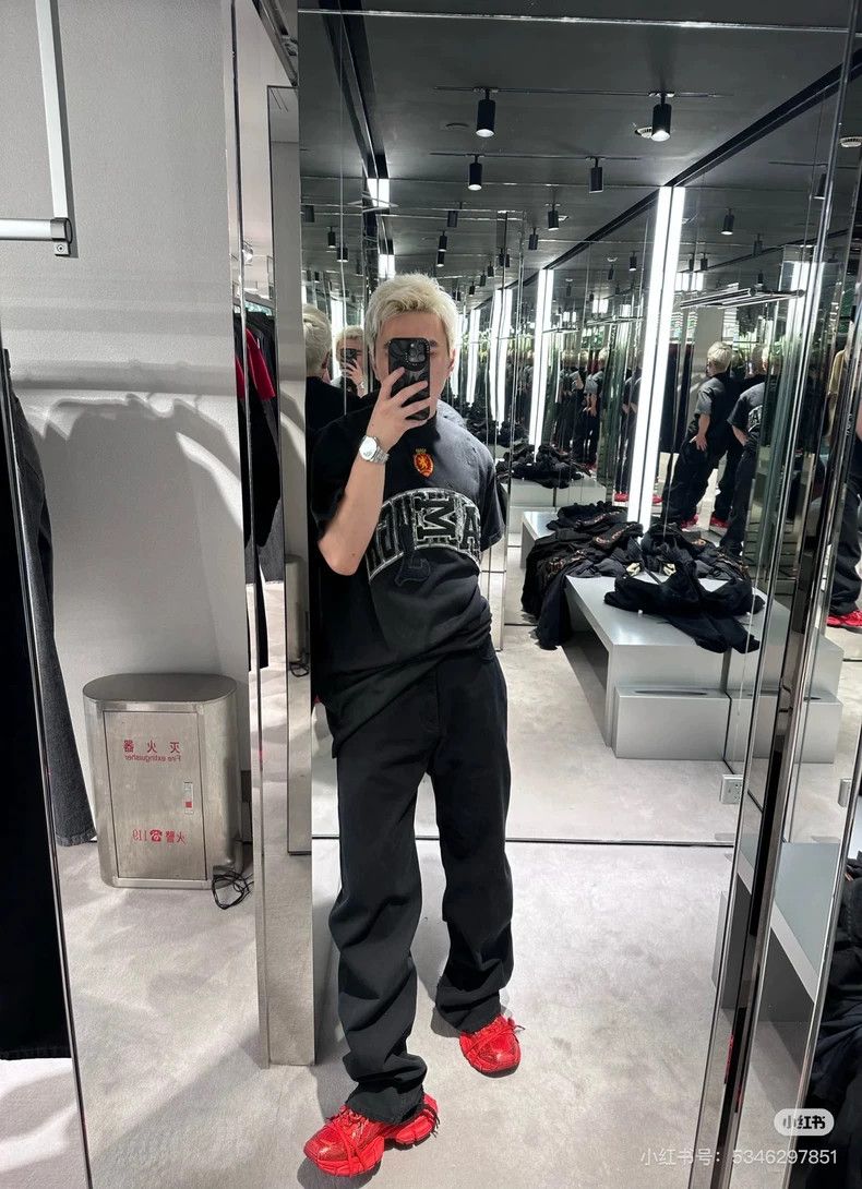 Balenciaga Balenciaga Mud-dyed Old Manchester United Short Sleeves 250 Size US S / EU 44-46 / 1 - 6 Thumbnail