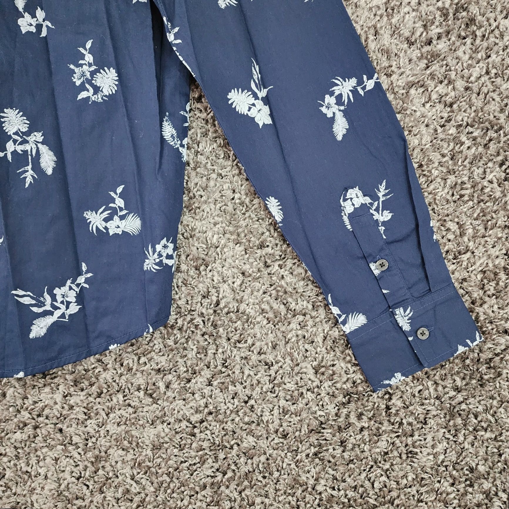 Old Navy SOVEREIGN CODE Button-Up Shirt Men XL Blue Floral Long Sleeve Old Navy Regular Size XL Mens Size US XL / EU 56 / 4 - 6 Thumbnail