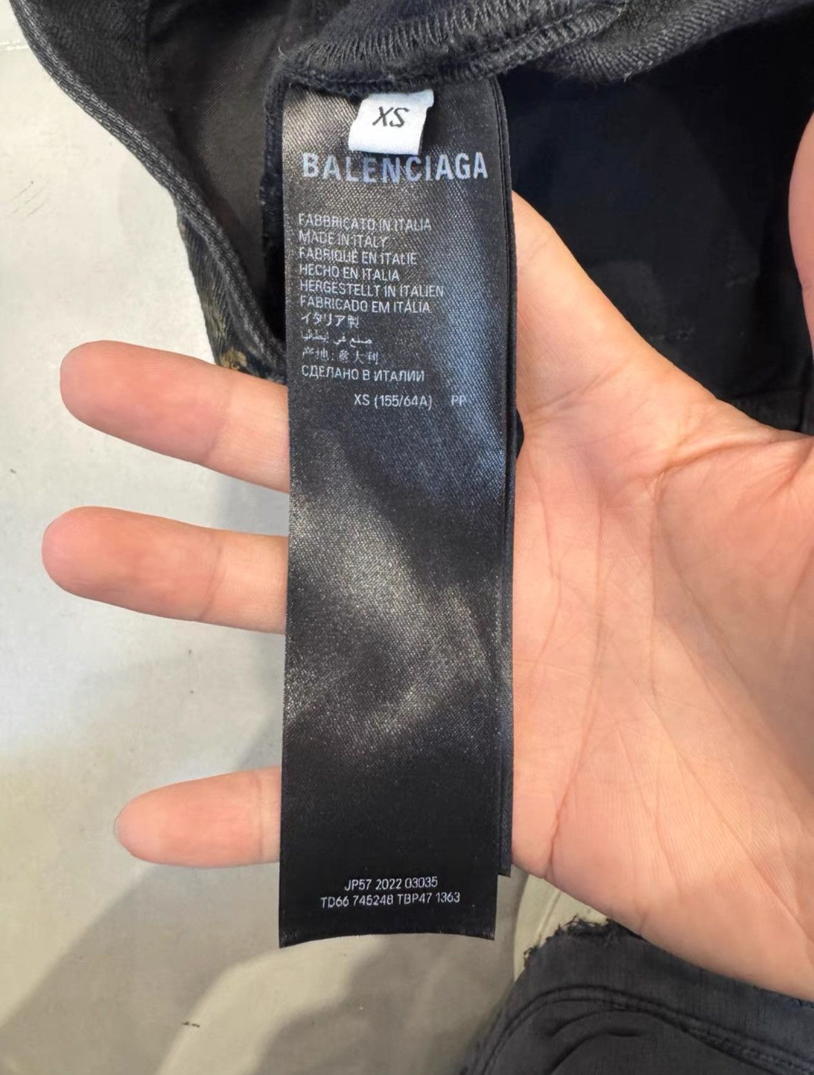 Balenciaga Balenciaga Runway Distressed Worn-In Jeans Size US 32 / EU 48 - 7 Thumbnail
