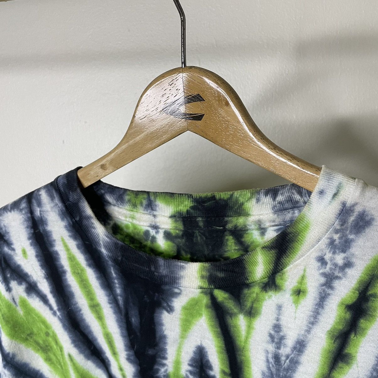 Vintage Vintage 2000s Tie Dye Spiral Streetwear T Shirt Size US XL / EU 56 / 4 - 3 Thumbnail