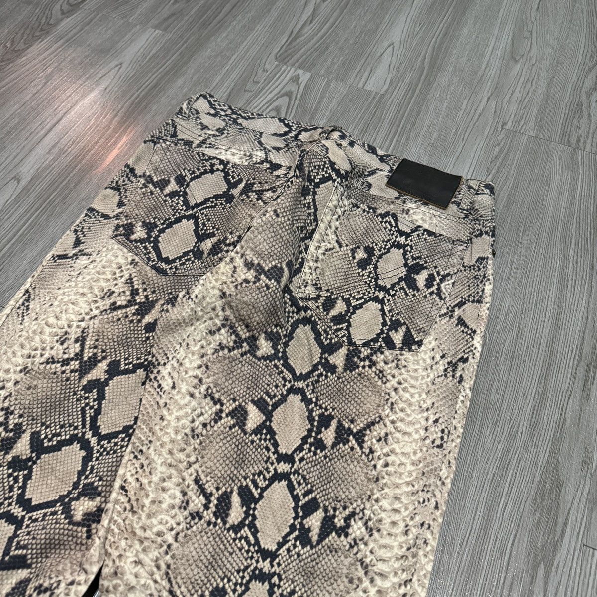 Japanese Brand Japanese Brand Men's batsu Snake Print Long Pants Size US 30 / EU 46 - 6 Thumbnail