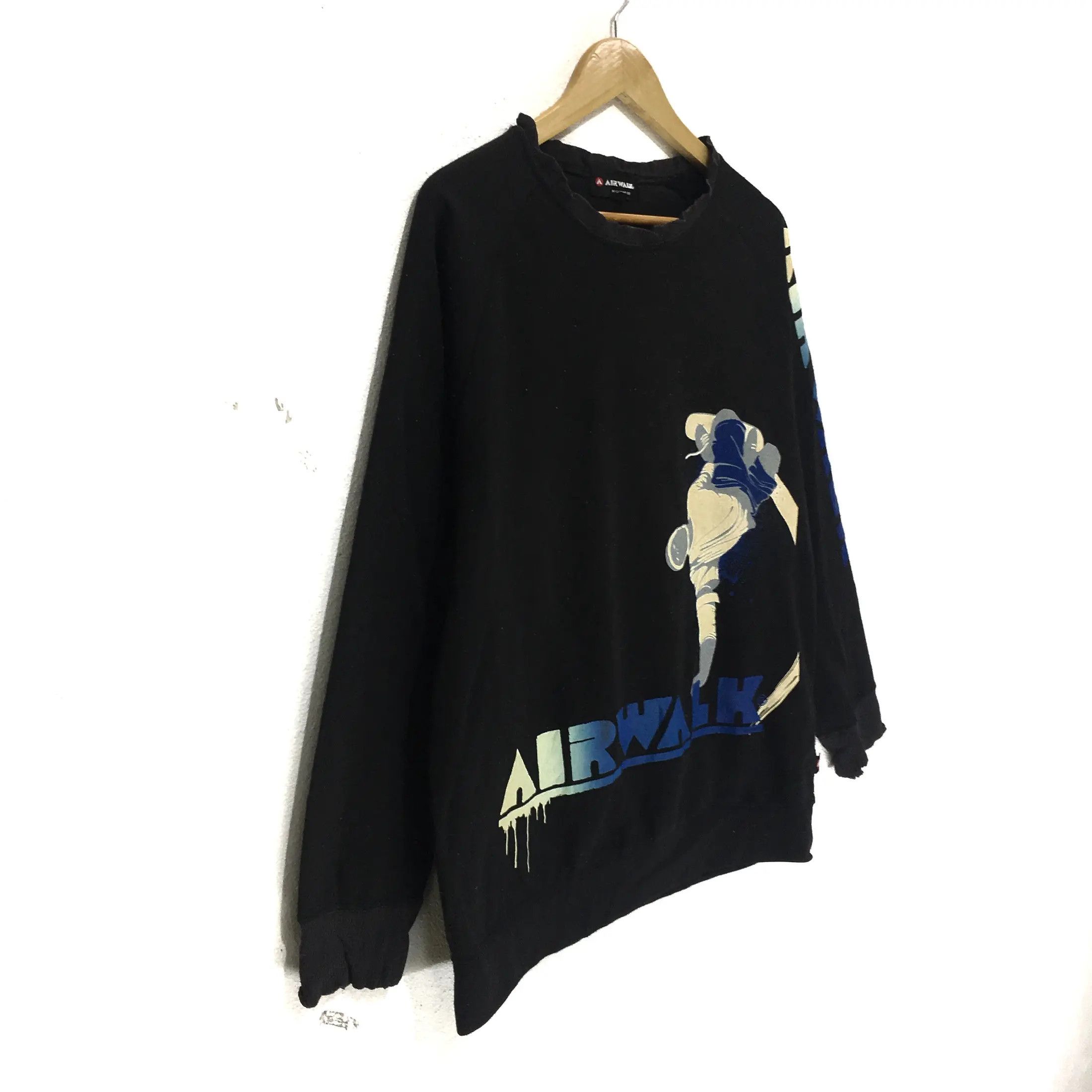Airwalk Vintage AIRWALK Skateboard Graffiti Crew Sweatshirt Sweater Size US L / EU 52-54 / 3 - 4 Thumbnail