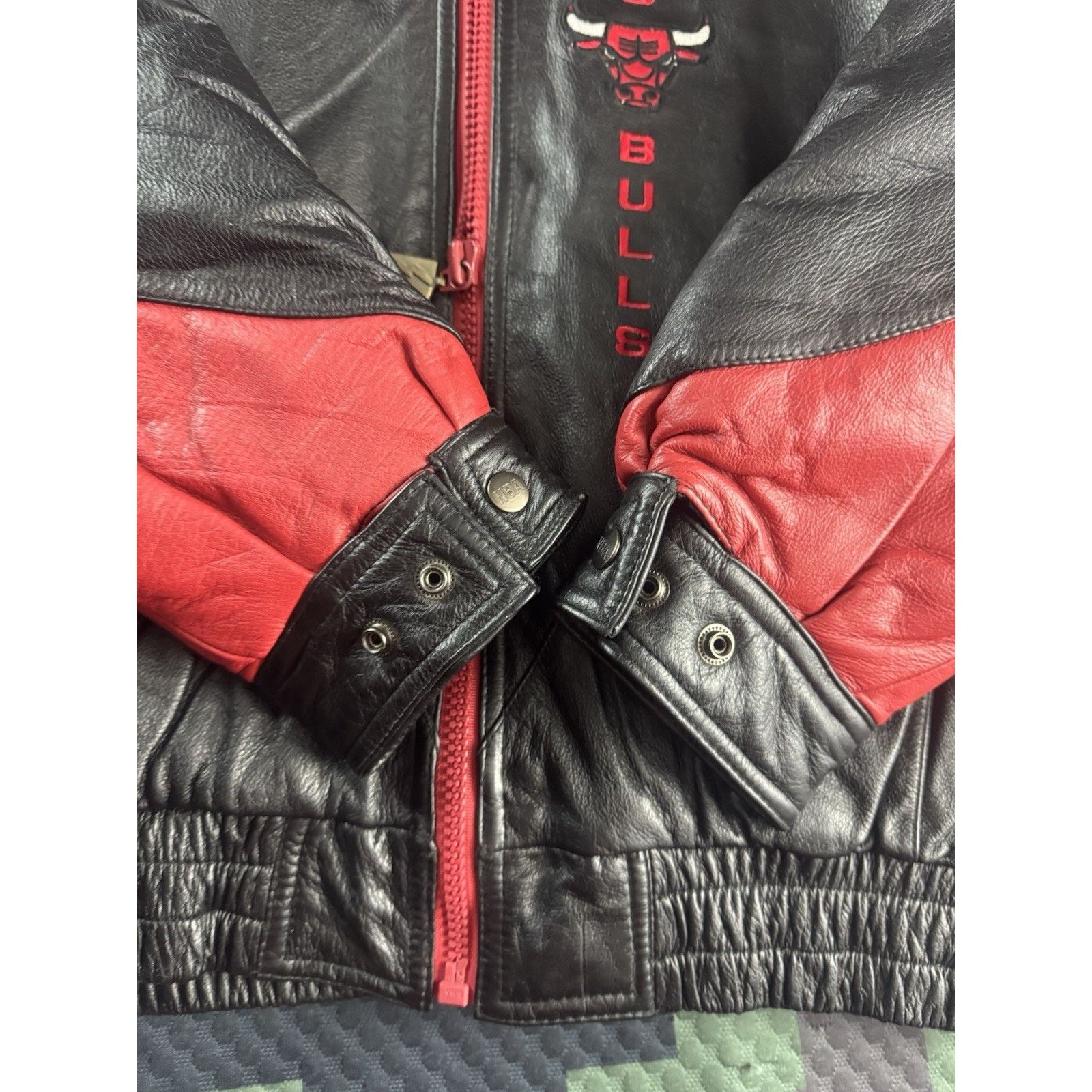 Pro Player Vintage Pro Player Chicago Bulls NBA Leather Jacket 90s M Size US M / EU 48-50 / 2 - 3 Thumbnail