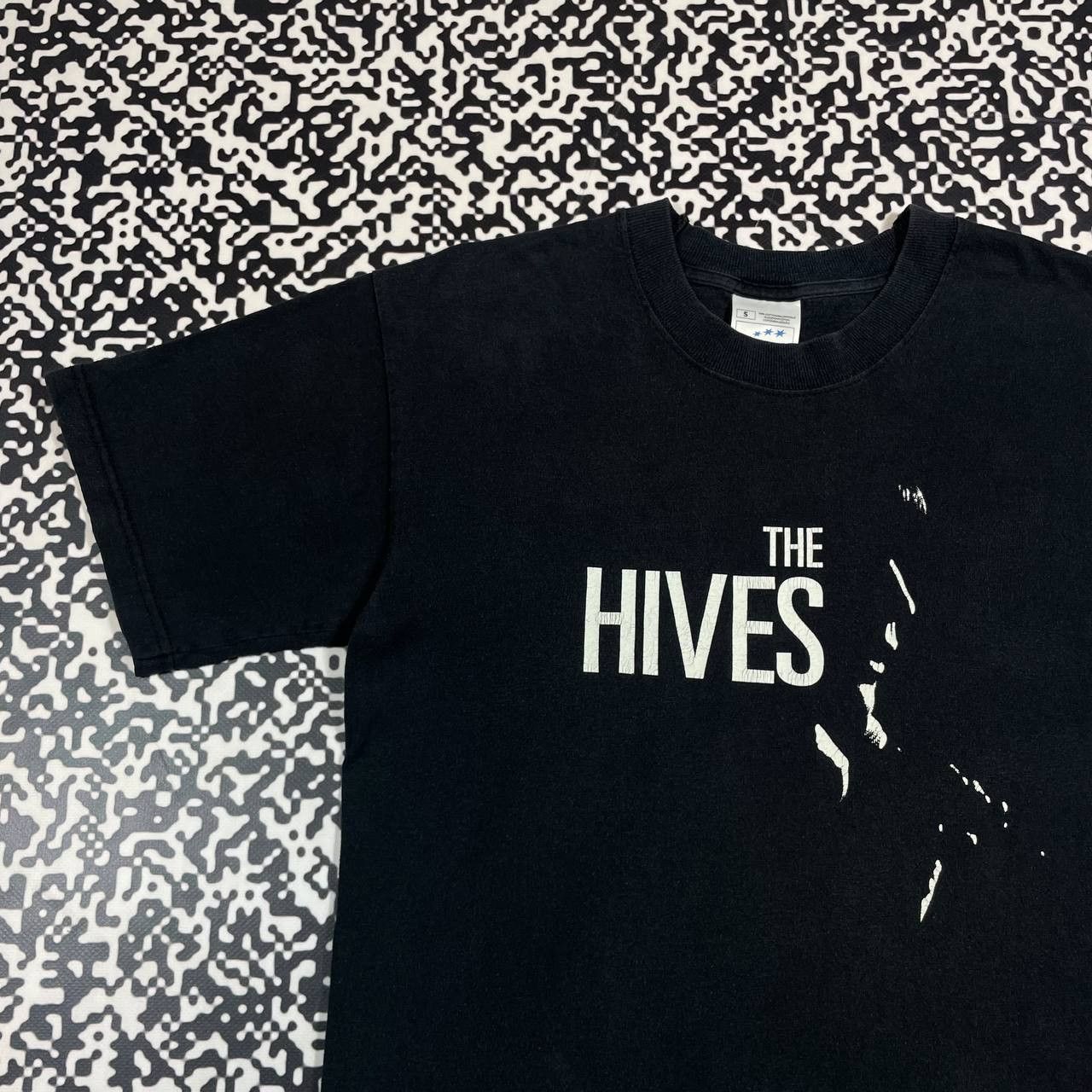 Band Tees Vintage 90s The Hives Band Rock Sweden Faded T-shirt Size US S / EU 44-46 / 1 - 4 Thumbnail