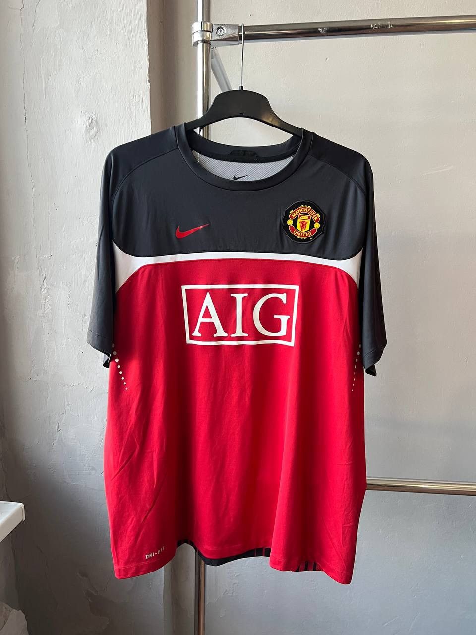 Nike 2010/11 MANCHESTER UNITED TRAINING SOCCER JERSEY SHIRT XXL Size US XXL / EU 58 / 5 - 2 Thumbnail
