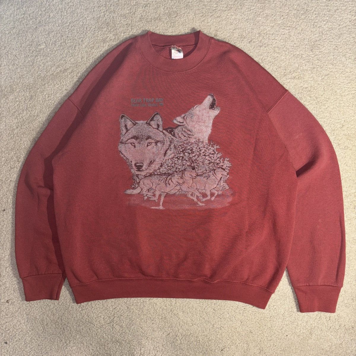 Vintage VINTAGE WOLVES RED CREWNECK SWEATSHIRT SIZE XL MADE IN USA Size US XL / EU 56 / 4 - 1 Thumbnail