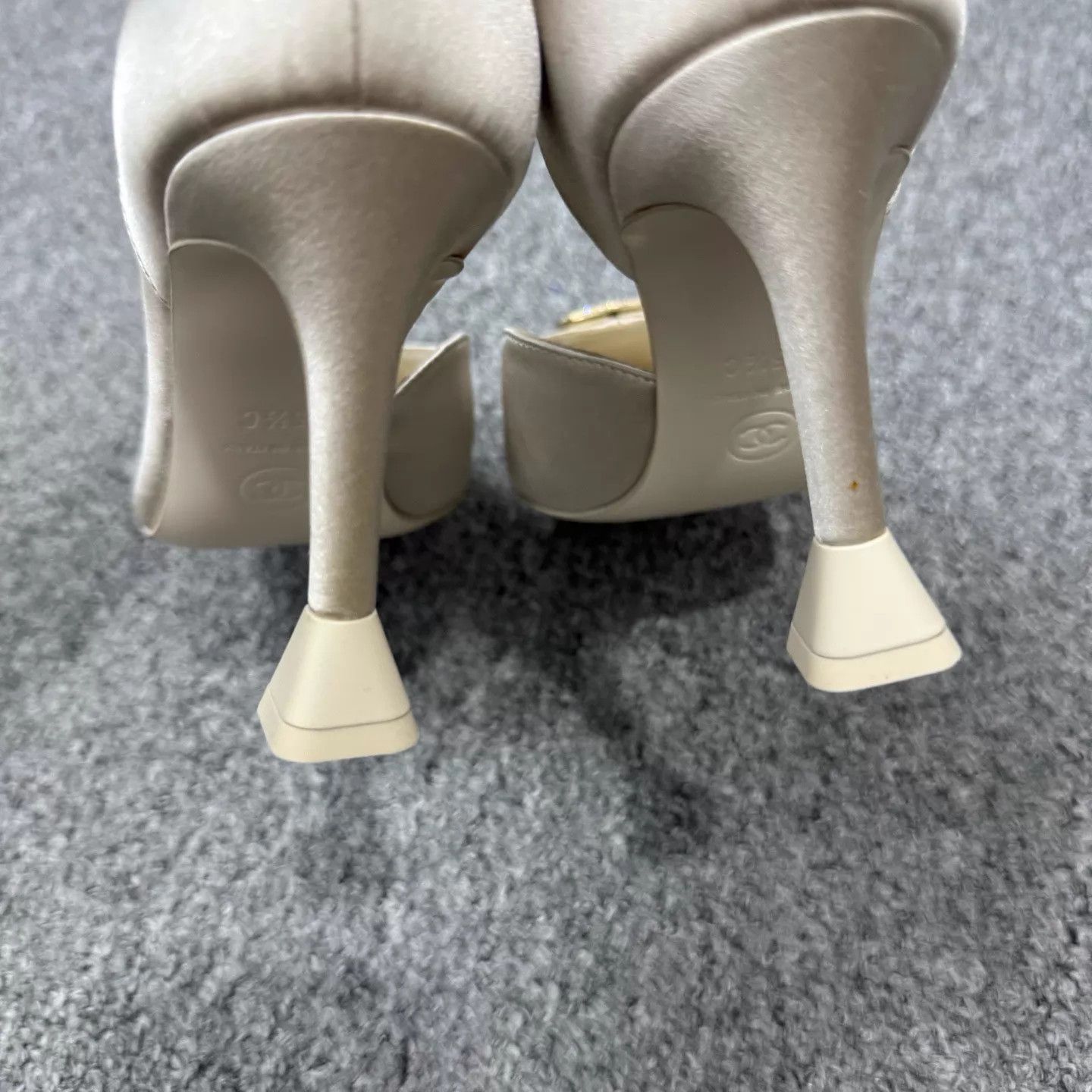 Chanel Chanel Satin High Heels Unworn 35.5 Size US 5 / IT 35 - 4 Thumbnail