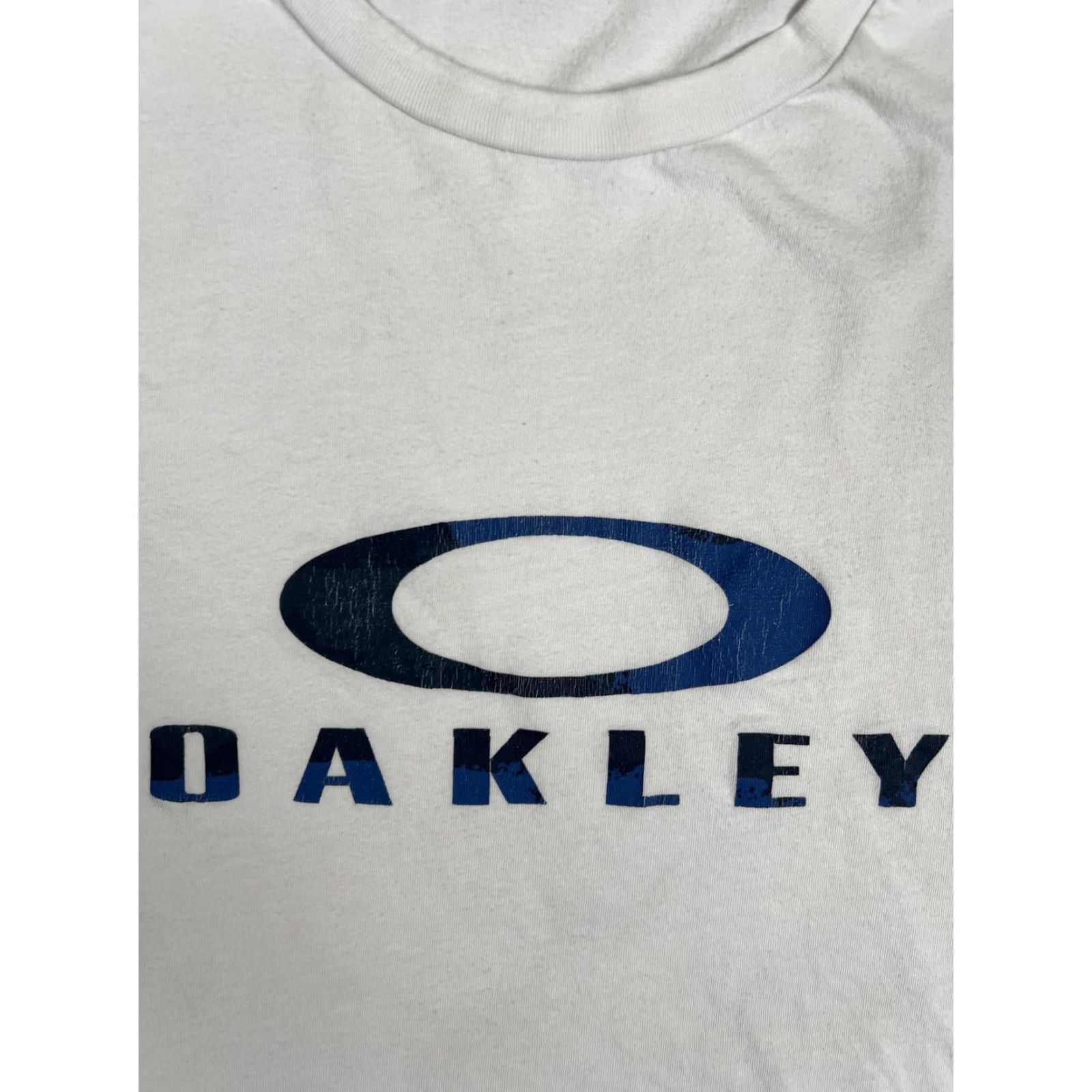 Oakley VTG Oakley T-Shirt Mens Large White Ellipse Logo Graphic Crew Neck Short Sleeve Casual Tee Mens L White Oakley Ellipse Logo Graphic 90s? Size US L / EU 52-54 / 3 - 2 Thumbnail