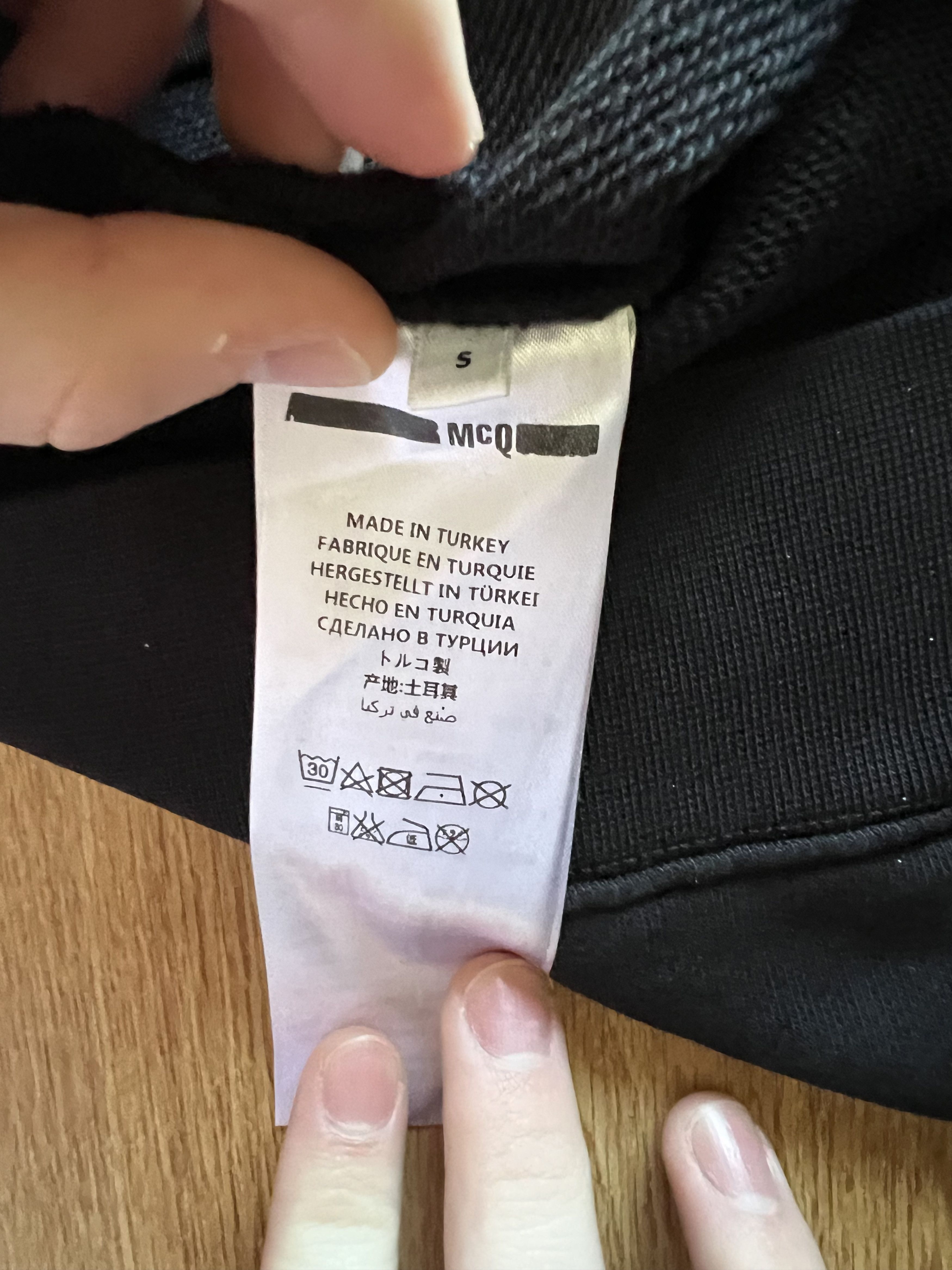 Alexander McQueen MCQ Alexander McQueen Old English Sleeve Logo Crewneck Size US S / EU 44-46 / 1 - 4 Thumbnail