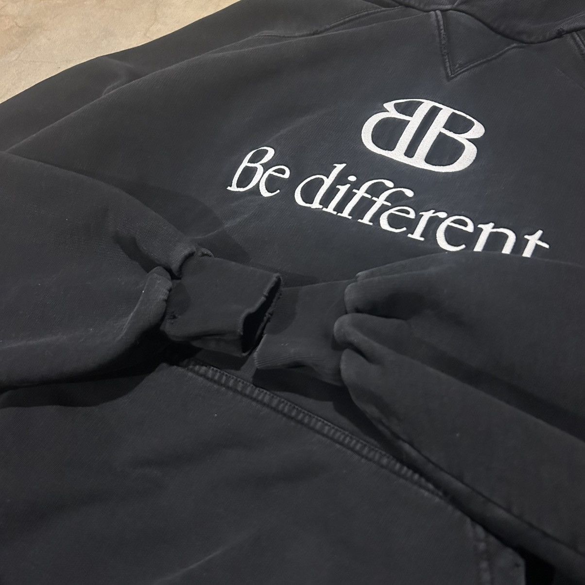 Balenciaga × Designer RARE Balenciaga “Be Different” Layered Oversized Hoodie Size US S / EU 44-46 / 1 - 6 Thumbnail